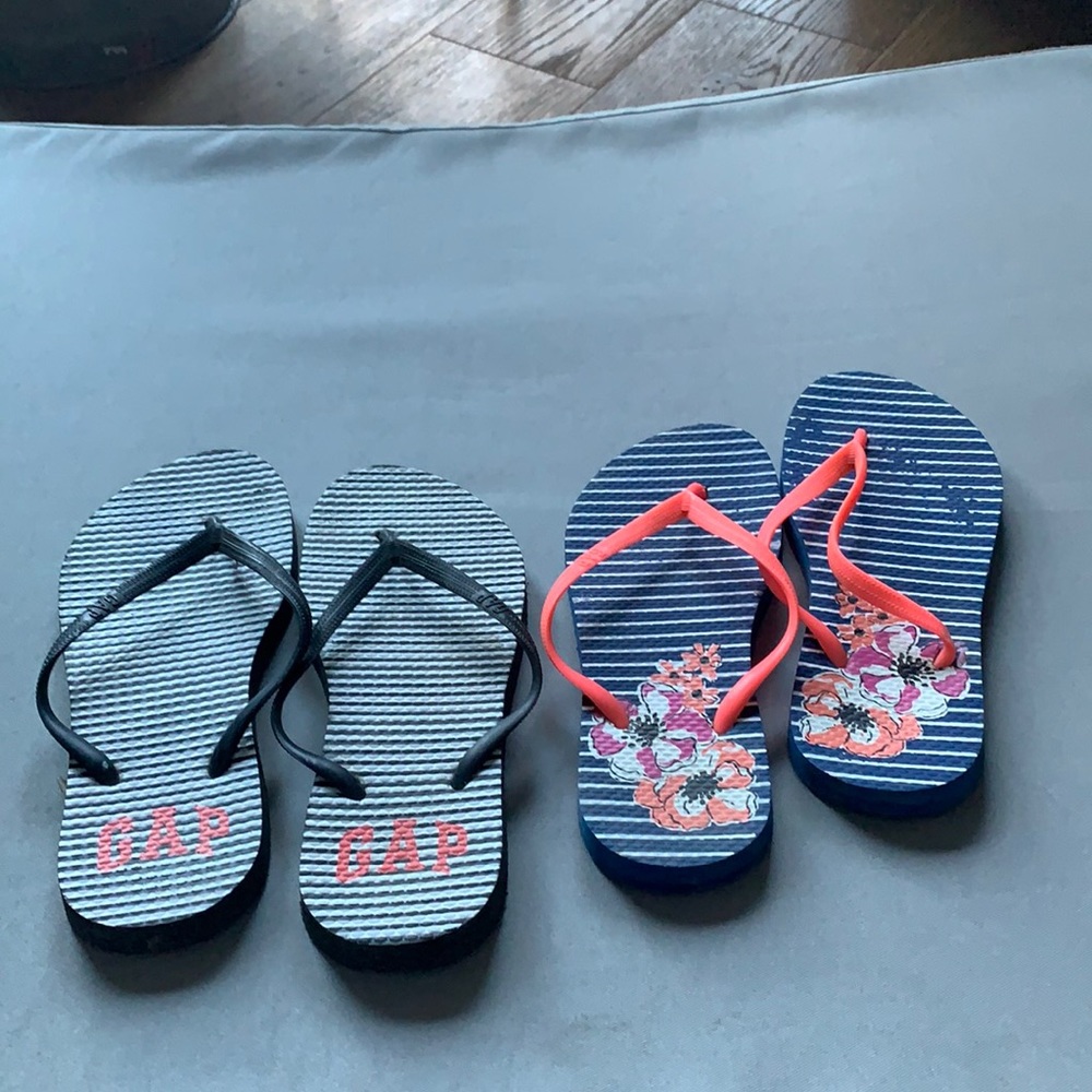 Gap thong sandals